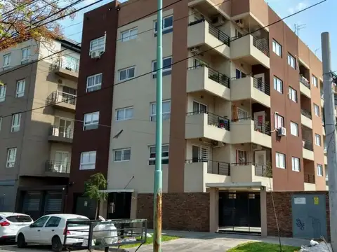 VENTA DPTO 2 AMB C/COCHERA EN MERLO