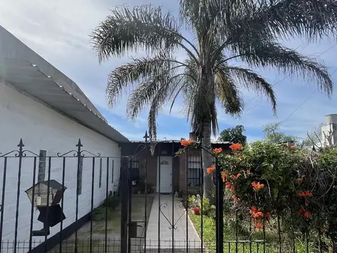 Casa de 2 dormitorios en venta en Capitan Bermudez