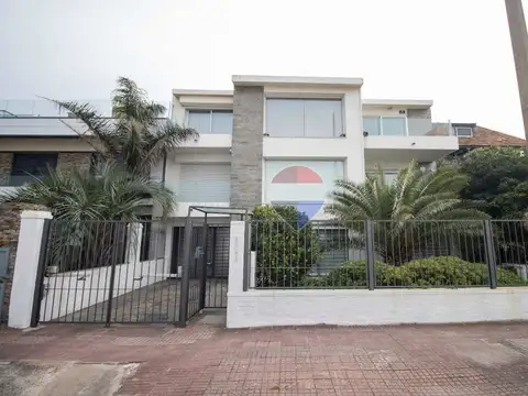 Venta apartamento sobre Rambla Punta Gorda