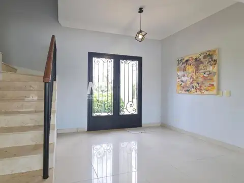 Casa en Venta con 4 cocheras