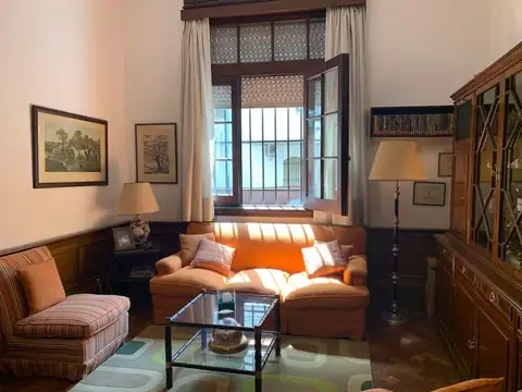 Casa 7 ambientes con 2 baños