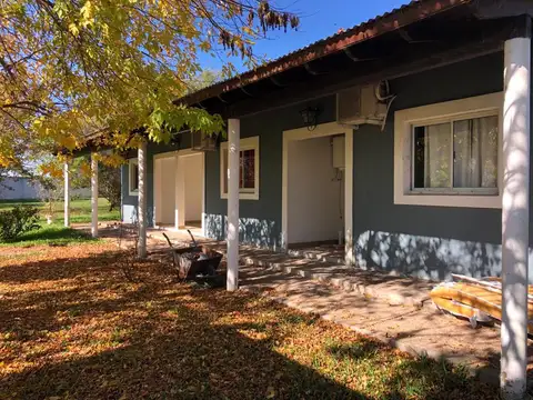Chalet en Venta de 4 Ambientes en Colón con Quincho y Galpón
