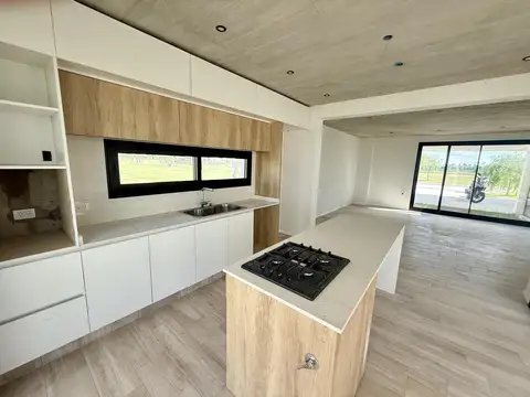 Casa 4 ambientes con 3 baños