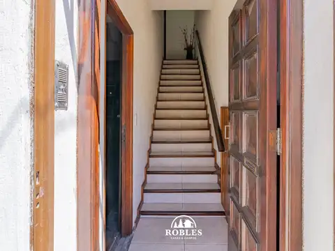 Deposito con vivienda en planta alta, en zona Puerto