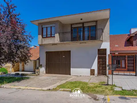 Deposito con vivienda en planta alta, en zona Puerto 