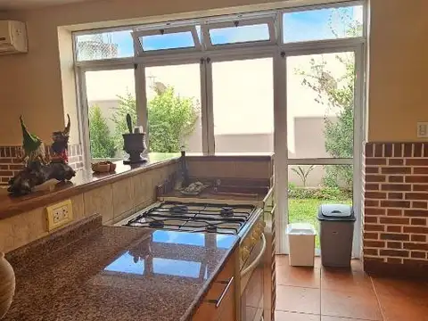EXCELENTE CASA