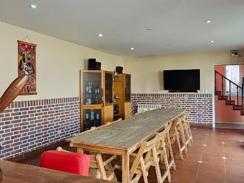 Casa 5 ambientes con 3 baños