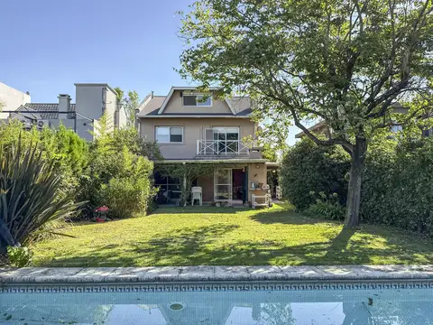 Casa en venta 3 dormitorios, altillo y dep de serv - Barrio Tres Horquetas - San Fernando