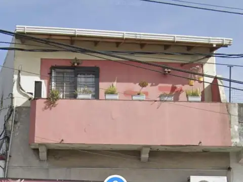 Departamento tipo casa de 3 ambientes con gran patio