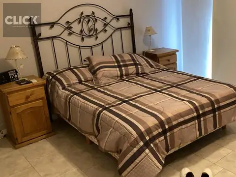 Casa en Alquiler con 2 cocheras