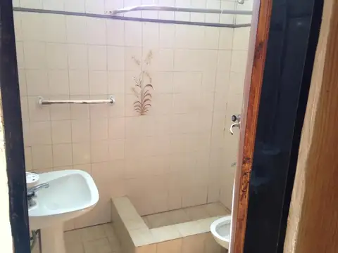 Casa 2 ambientes con 1 baño