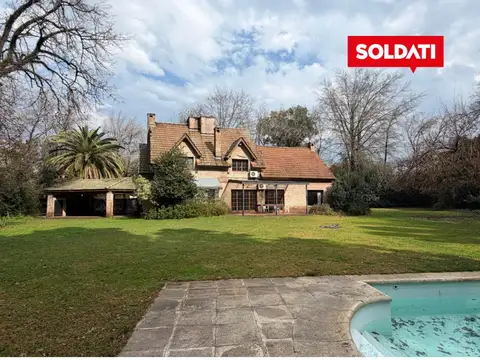 Casa en venta y alquiler sobre lote de más de  2.500 m2 - excelente acceso - bajas expensas - Pilar