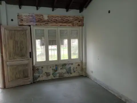 Casa 3 ambientes con 1 baño