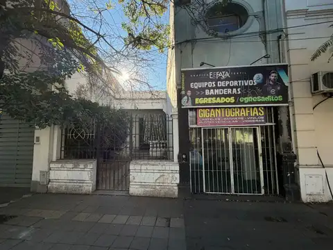 En venta - casa con local comercial - av. belgrano