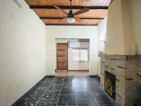 Casa 6 ambientes con 2 baños