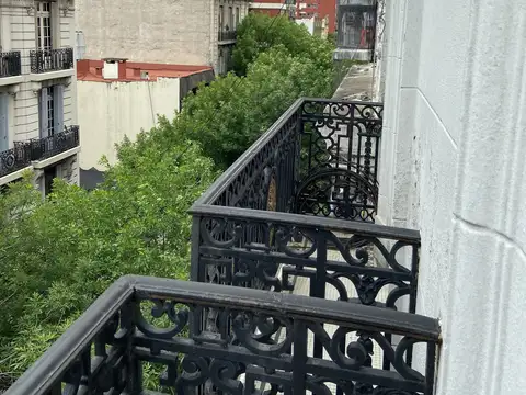 EXCELENTE PISO PARA OFICINAS RECICLADO A NUEVO
