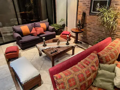 Casa 8 ambientes con 6 baños