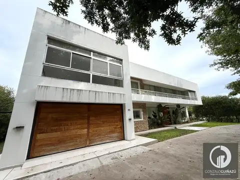 Casa en Venta con 2 cocheras