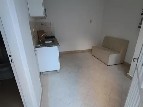 Dpto de Pasillo 2 dormitorios. Patio. Terraza. Lourdes