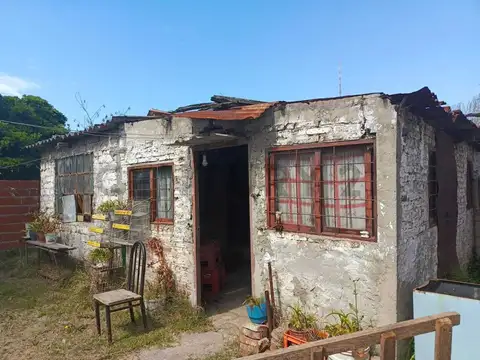 VENTA DE LOTE CON CONSTRUCCION A RECICLAR