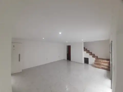 Depto Tipo Casa en Alquiler de 2 dormitorios