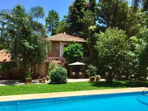 CASA DE 4 DORMITORIOS Y 4 BAÑOS  EN VENTA en SERREZUELA y COLECTORA DE RUTA 9 , ROLDÁN