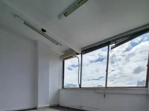 MUY LINDA OFICINA FRENTE A LA PLAZA CONGRESO