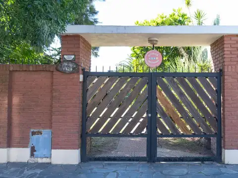 Venta de Lote con Salón en Morón Sur