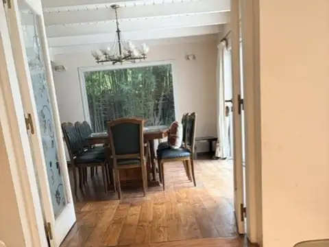 Casa 5 ambientes con 4 baños