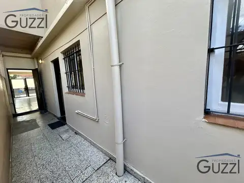 Casa 7 ambientes con 2 baños
