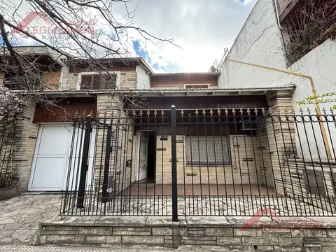 ALQUILER PH TIPO CASA DE 3 AMBIENTES - CON COCHERA - BARRIO NAON