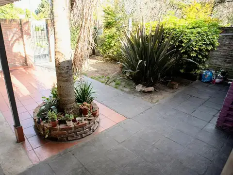 Casa 4 ambientes con 1 baño