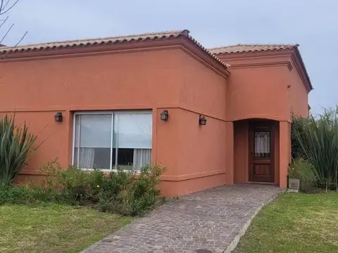 Avenida de los Lagos 100