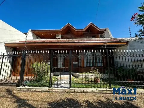 VENDE O PERMUTA. Casa 5 ambientes Quilmes Oeste, apta crédito