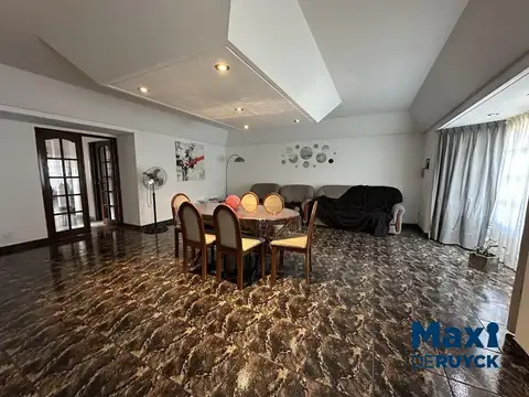 Casa 5 ambientes con 3 baños