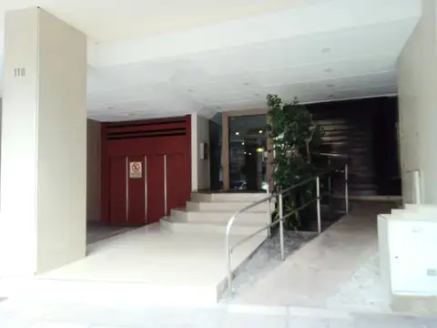 3 AMBIENTES CON DEPENDECIA Y COCHERA FIJA A MTS DE CORRIENTESY PARQUE CENTENARIO