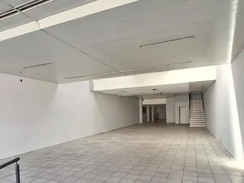 Oficina 6 ambientes con 5 baños