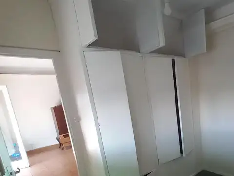 Vta. 2 Amb. Frente. Balcón terraza. Vista abierta. Kitchenette y baño con ducha. Oportunidad!