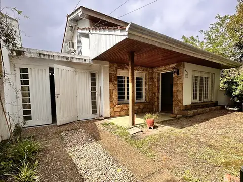 CASA EN EXCELENTE UBICACION! APTA CREDITO!