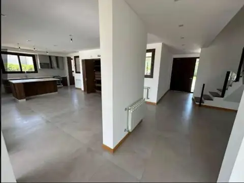 Casa en Venta en Tristán Suárez, USD 620.000
