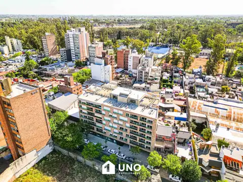 Dorrego y Pasco - Local. Cochera disponible. 