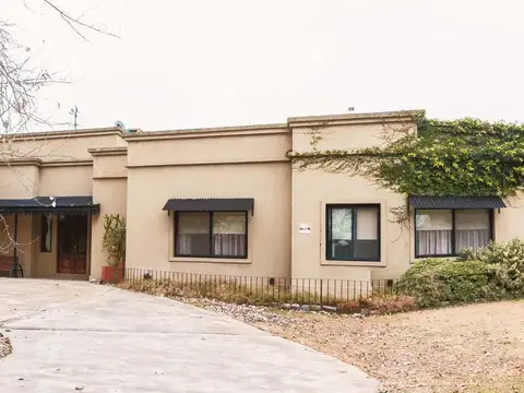 VENTA CASA 8 AMB,2 lot  CHACRAS DE LA CRUZ CAPILLA