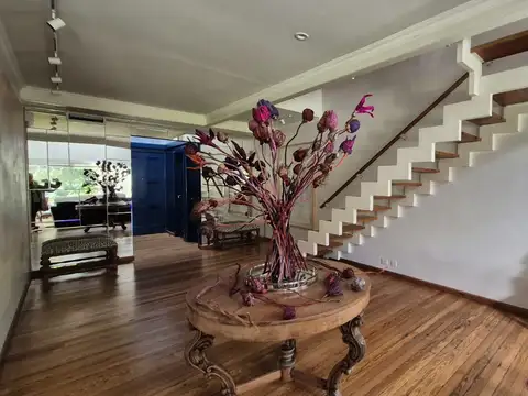 Casa 7 ambientes con 4 baños