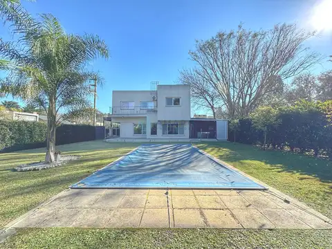 VENTA CASA 4 DORMITORIOS - PILETA - ROLDAN