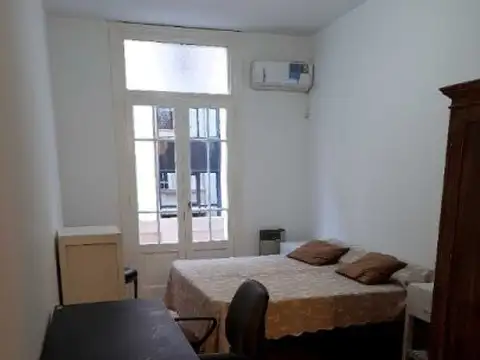 Tacuarí 100, Piso 1