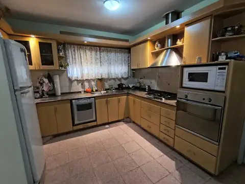 VENTA CASA 3 DORMITORIOS, COCHERA, PATIO B EMPALME