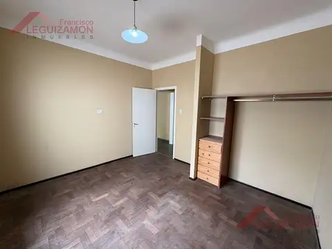 Depto Tipo Casa en Alquiler en Lomas del Mirador, $ 625.000