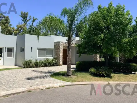 Casa en venta en Casco de Álvarez  Barrio Cerrado con seguridad