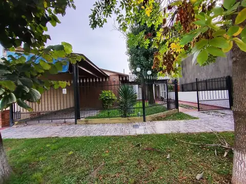 VENTA CASA TRES DORMIS-PILETA - GABOTO 