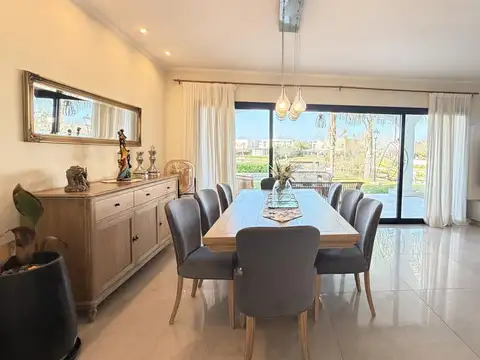 Casa en Venta con 8 cocheras